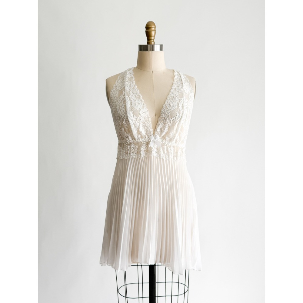 Cinema Etoile Vintage Babydoll Chemise Lace Pleated Vintage Large White Bow